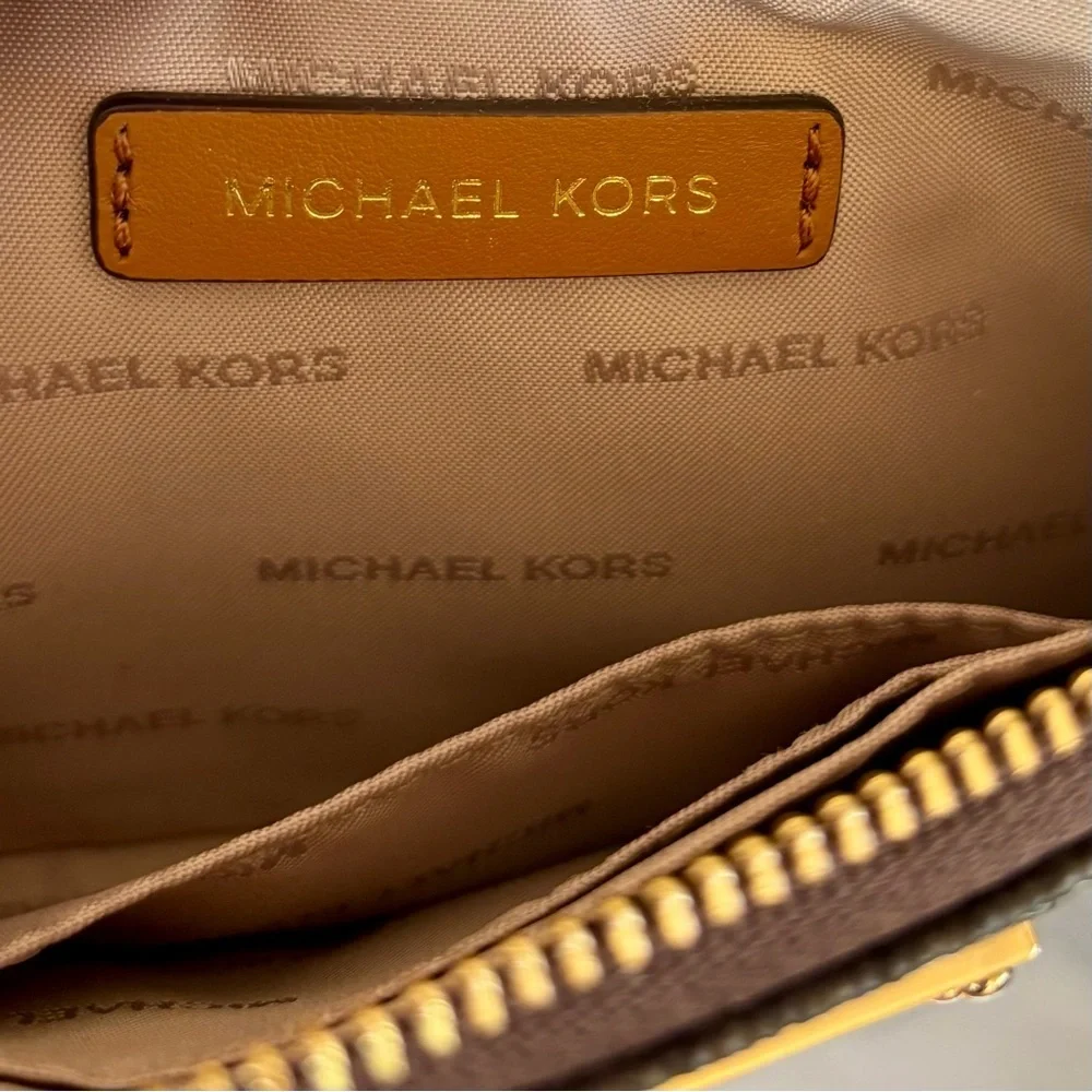 MICHAEL KORS Jet Set Wristlet - Picture 7 of 11